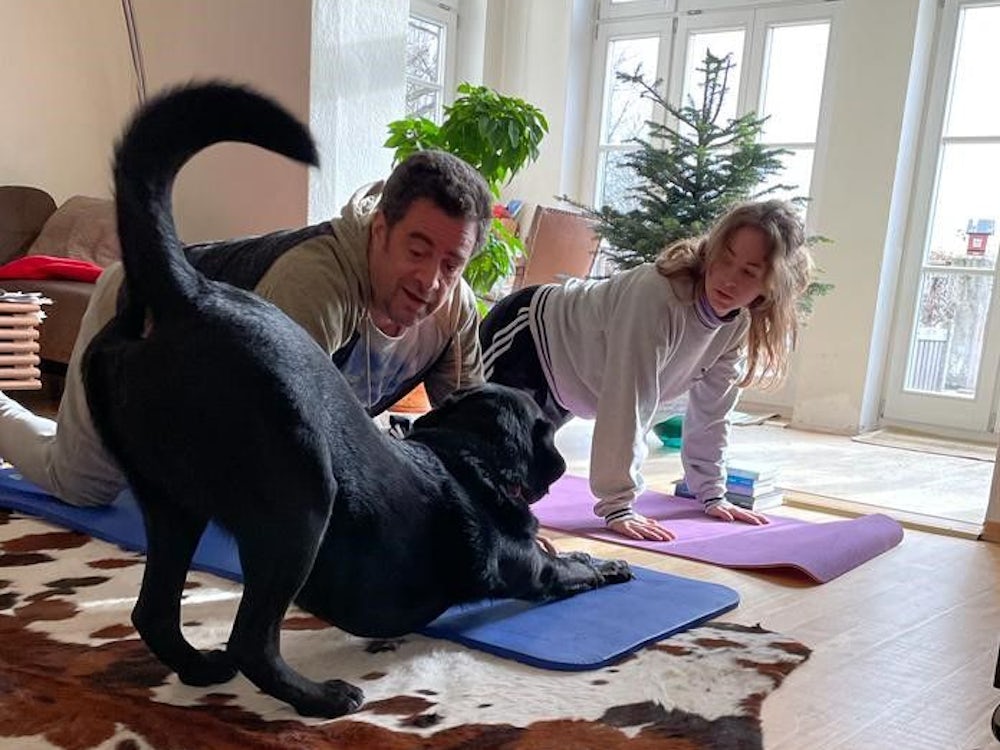 Hunde Yoga In Der Schweiz: Der Herabschauende Hund