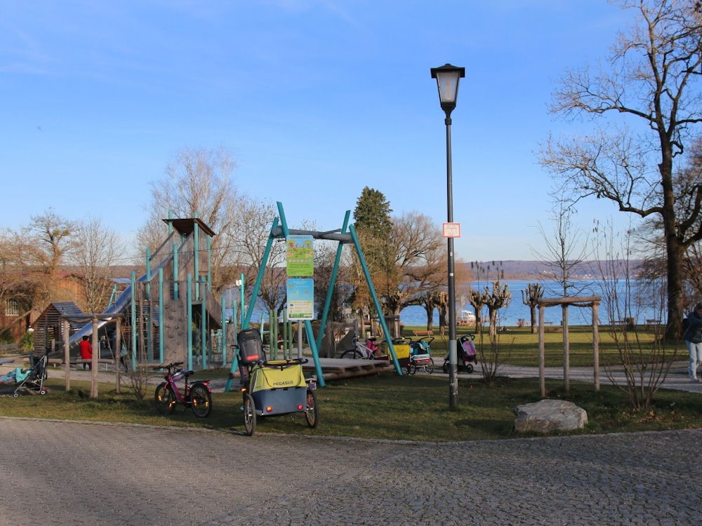 Utting Am Ammersee: Behelfsmäßige Parkplätze