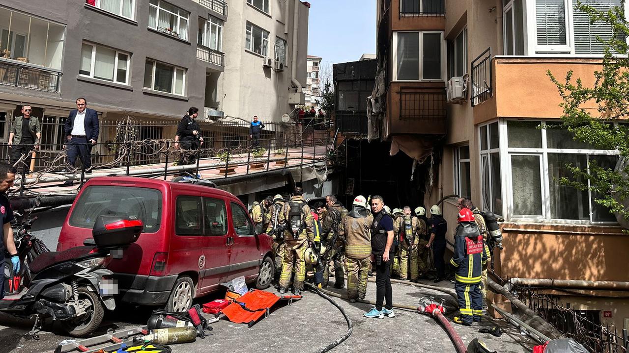 Tote Nach Brand Bei Renovierungsarbeiten In Istanbuler Nachtclub