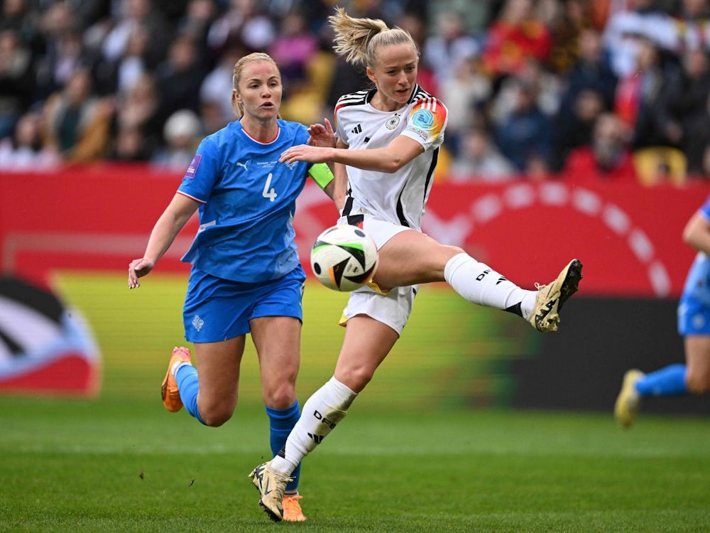 Dfb Frauen: Schüller Trifft Doppelt Gegen Island