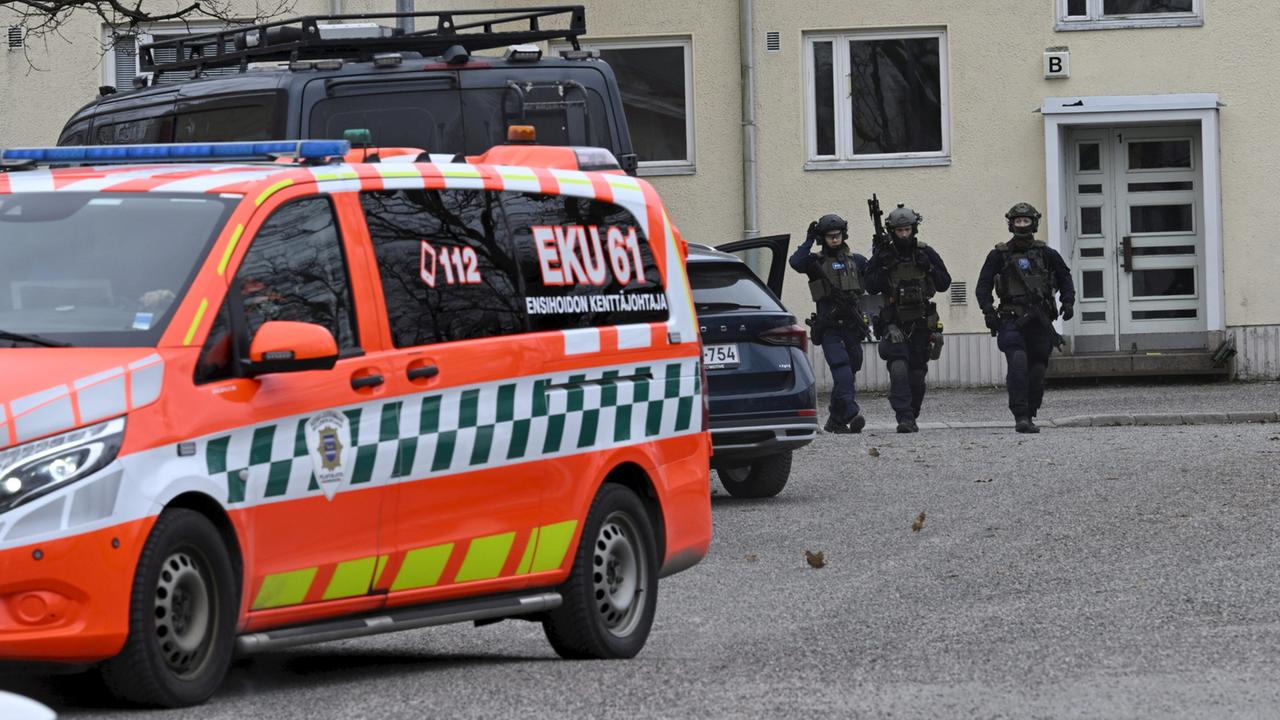 Kind Nach Schüssen In Finnischer Grundschule Gestorben