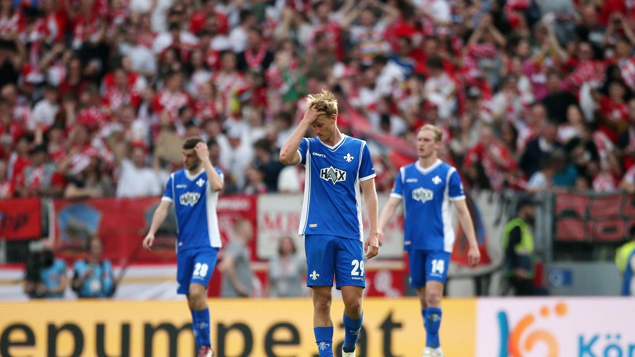 Darmstadt 98 Vor Abstieg Lilien Hissen Die Weiße Fahne