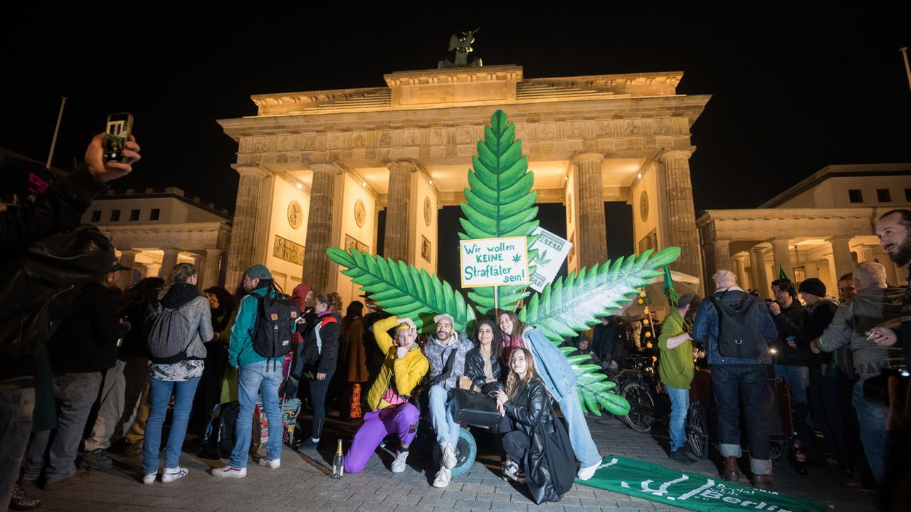 Geteilte Meinungen Nach Cannabis Teillegalisierung