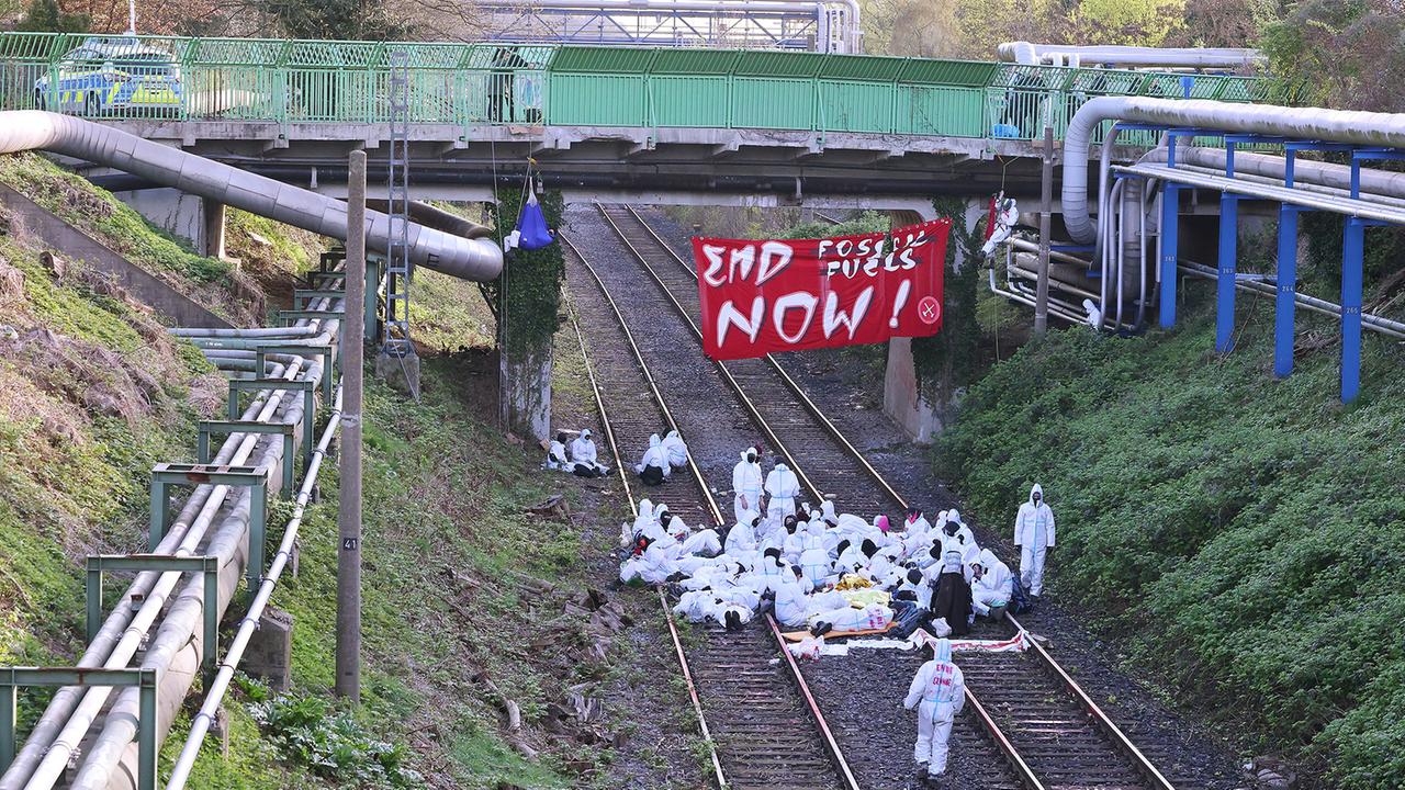 Klimaaktivisten Blockieren Steinkohlekraftwerk In Gelsenkirchen