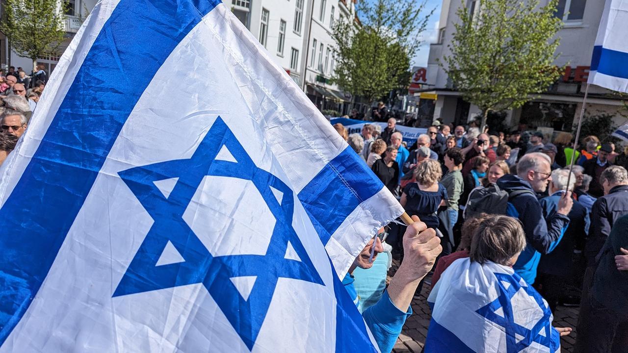 Oldenburg: Solidaritäts Demo Nach Brandanschlag Auf Synagoge