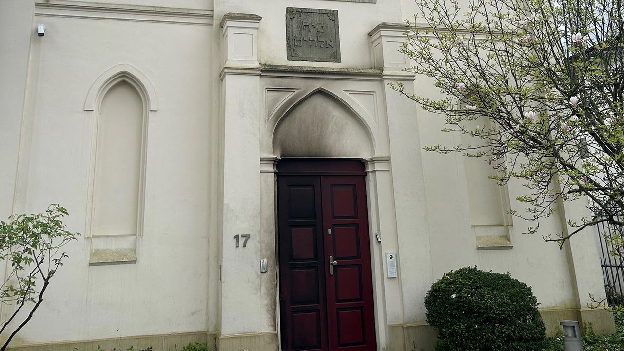 Brandsatz Auf Synagoge In Oldenburg Geworfen