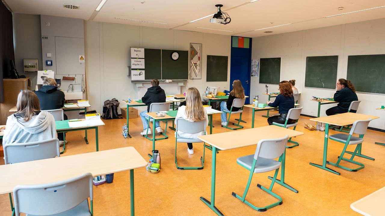 Abiturprüfungen In Niedersachsen Nach Einbruch In Schule Unterbrochen