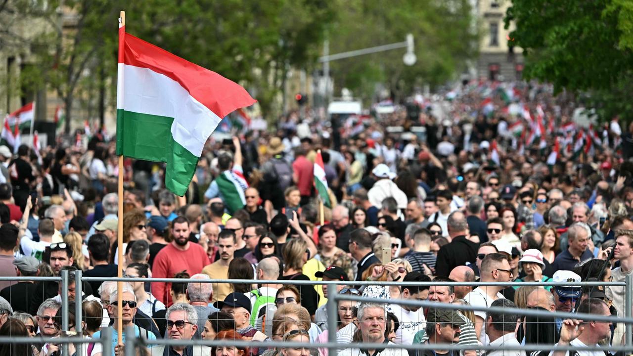 Budapest: Zehntausende Protestieren Wieder Gegen Orban