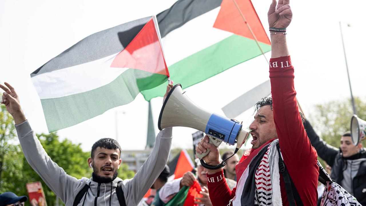 Proteste Nach Auflösung Von "palästina Kongress" In Berlin