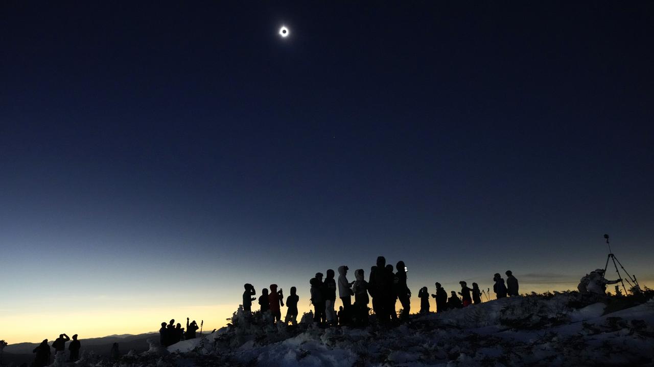 Millionen Menschen Sehen Totale Sonnenfinsternis In Nordamerika