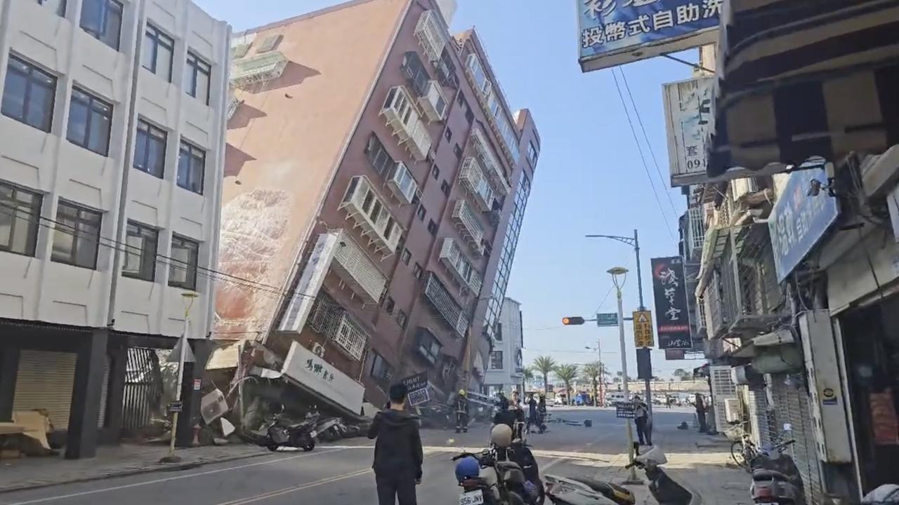 Schäden Und Tsunami Warnungen Nach Schwerem Erdbeben In Taiwan