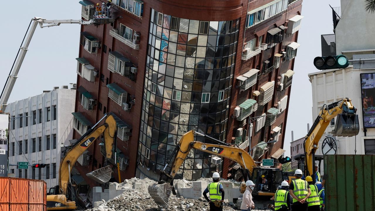 Helfer Suchen Nach Erdbeben In Taiwan Weiter Nach Vermissten