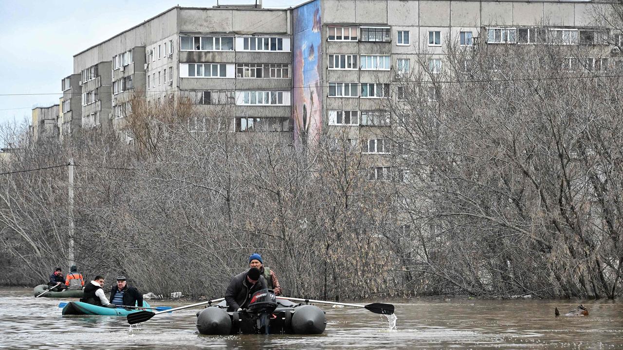 Wegen Hochwasser Mehr Als 10.000 Wohnhäuser In Russland überschwemmt