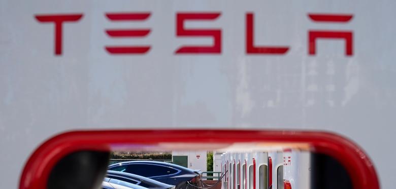 Tesla Schickt Mitarbeiter Wegen Protesten Ins Homeoffice