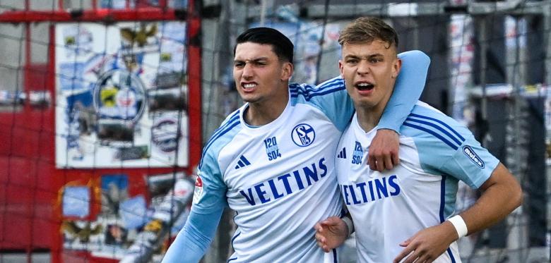 Doppelschlag Sichert Schalke Den Klassenerhalt