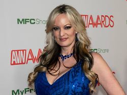 Zeugenaussage In Trump Prozess: Porno Star Stormy Daniels: Alles Begann Auf Dem Golfplatz