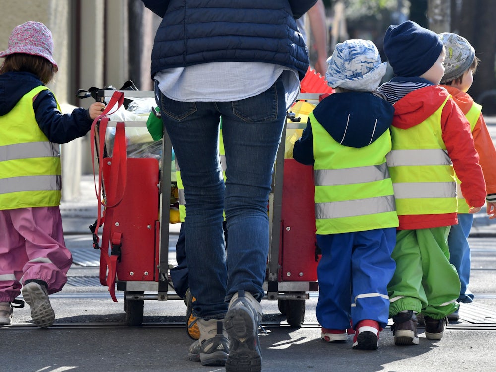 Studie: Mehr Als 300 000 Krippenplätze Fehlen