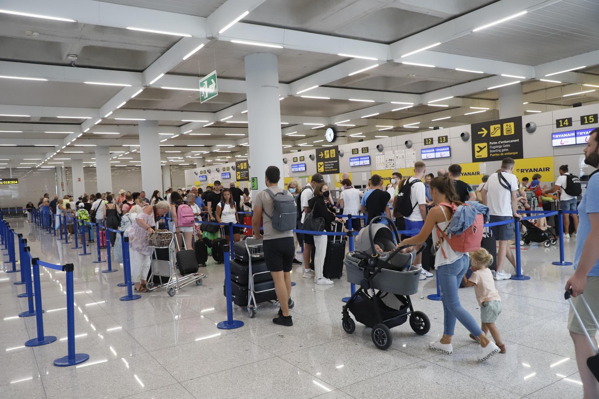 Mallorca Airline Vermietet Check In Schalter Mit Persönlichem Logo Für Junggesellenabschiede