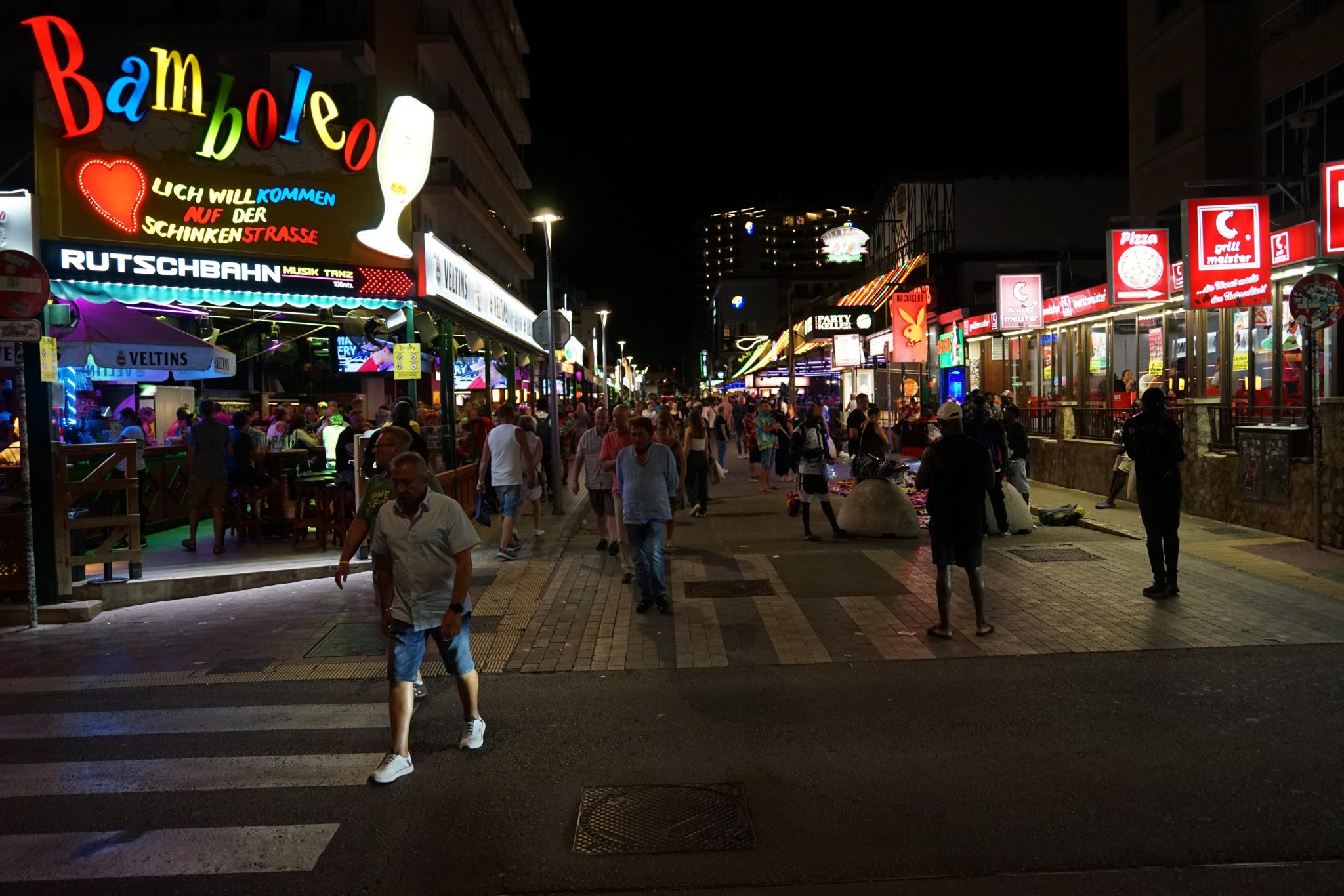 Messerattacke In Der Schinkenstraße: Junger Mann Am Ballermann Schwer Verletzt