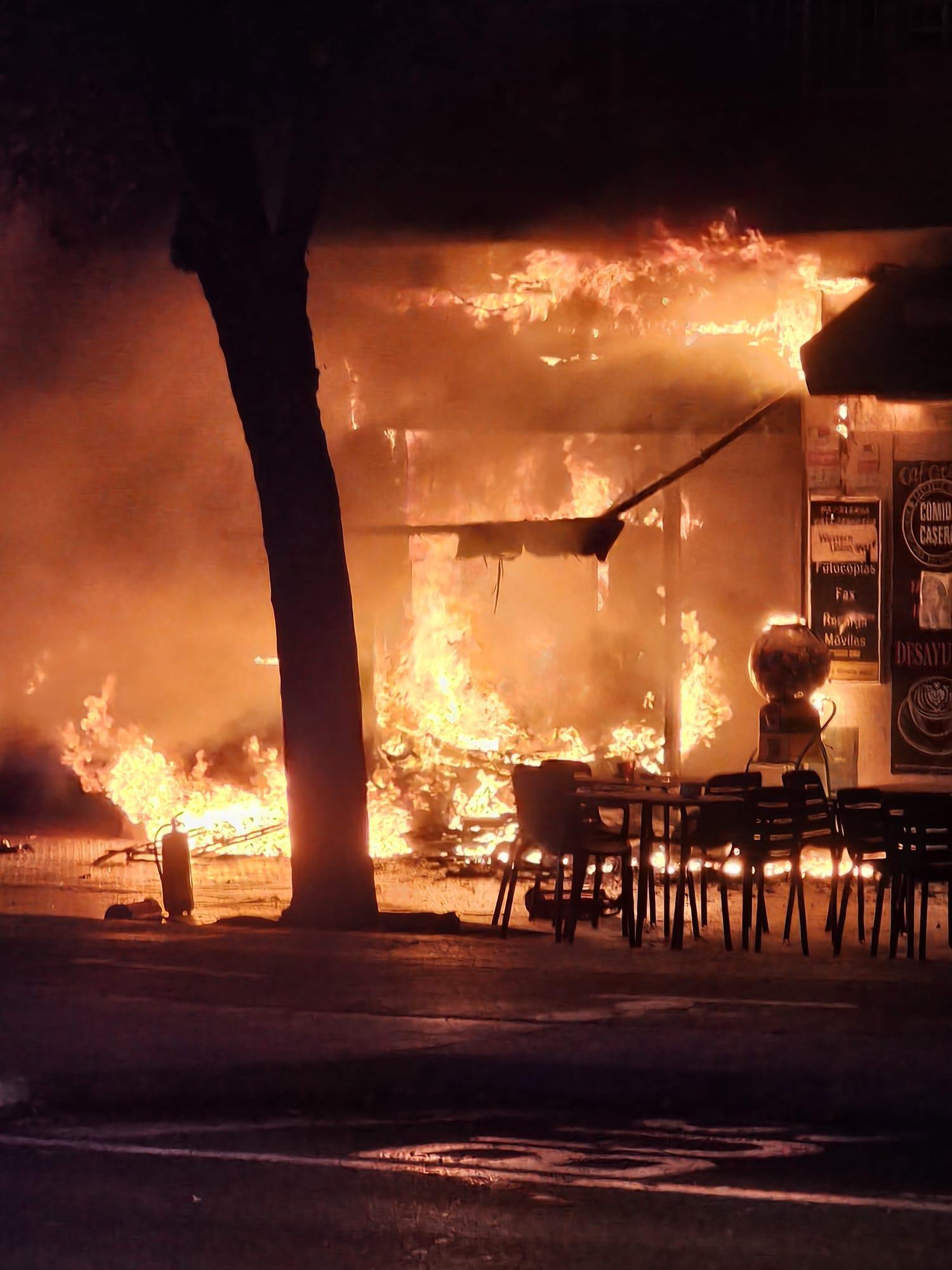 Schreibwarenladen In Palma Geht In Flammen Auf