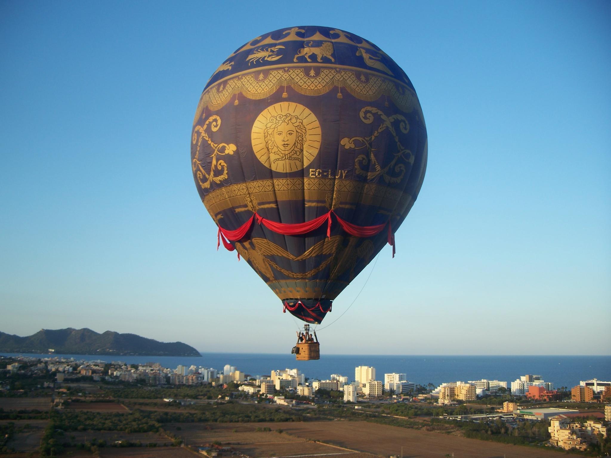 Großes Heißluftballon Festival Auf Mallorca: Bei Cala Rajada Färbt Sich Der Himmel Bunt