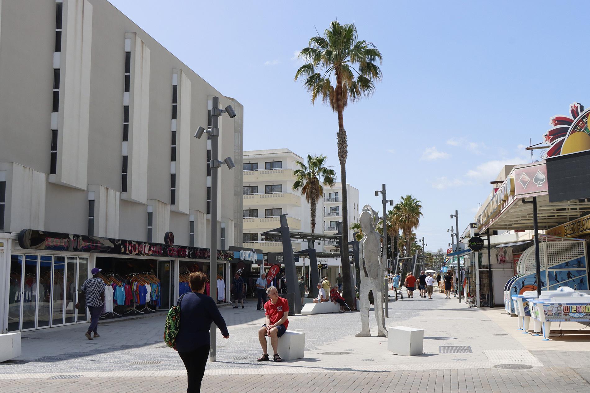 Unberechenbarer Herbst Zeigt Sich In Cala Millor: Wolken Bedecken Den Himmel