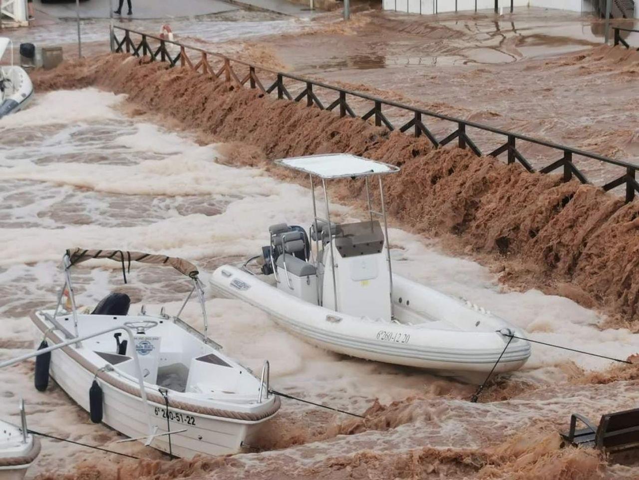 Wieder Wetter Chaos Auf Mallorca: Starkregen Sorgt Für Verspätete Flüge Und Gesperrte Straßen