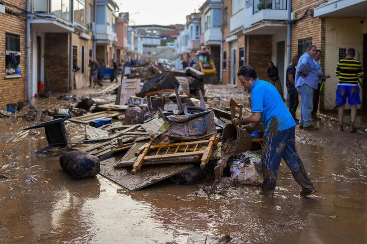 Verheerende Flut Auf Dem Spanischen Festland: Zahl Der Toten Erhöht Sich Auf Mindestens 95