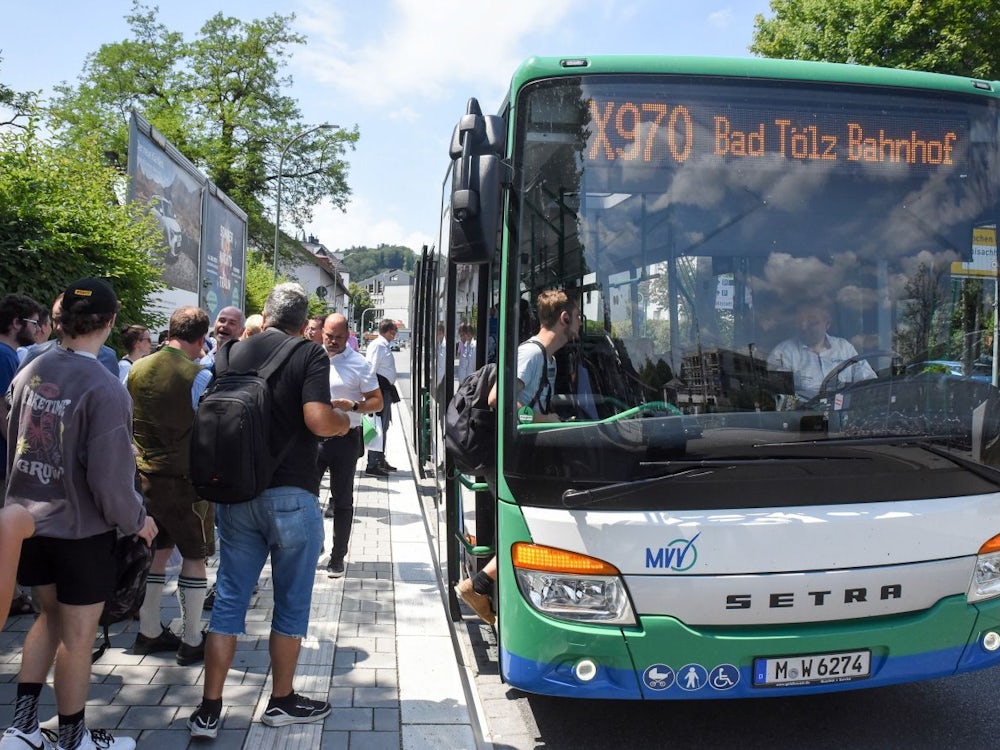 Öffentlicher Nahverkehr : Neuer Halt Für Expressbus