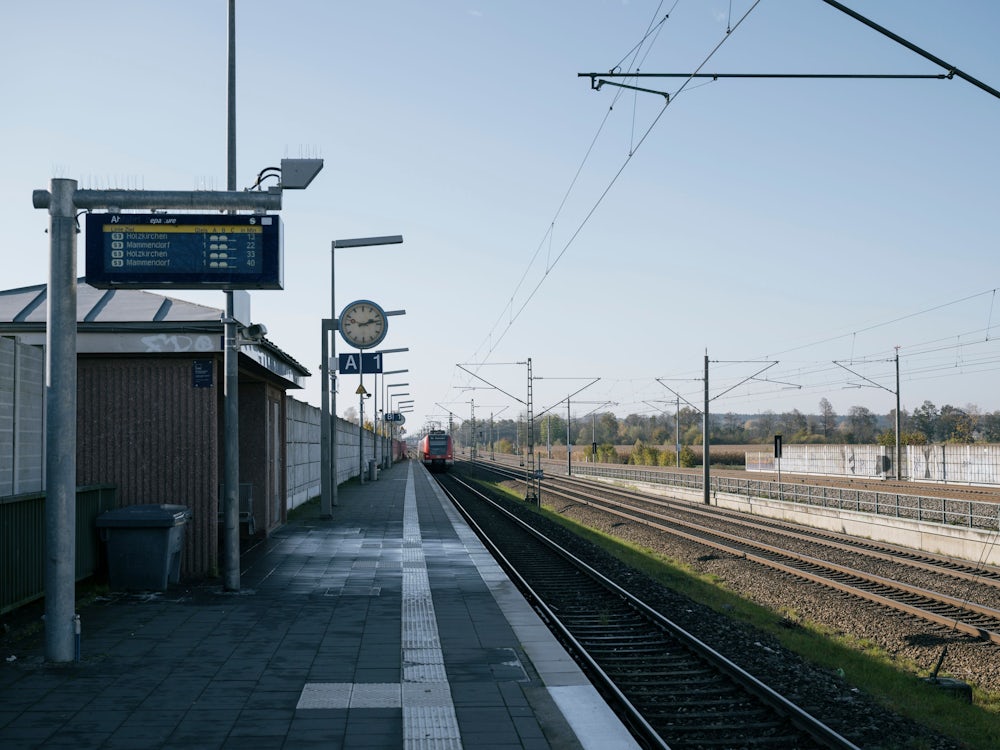 Malching: Kinder Legen Steine Auf Bahngleise