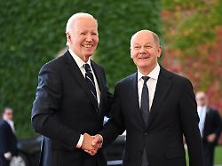 "stark Und Unerschütterlich": Biden Lobt Scholz' Kurs In Der Ukraine Politik