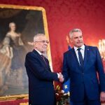 Suche Nach Partnern Läuft: Van Der Bellen Beauftragt Övp Mit Regierungsbildung