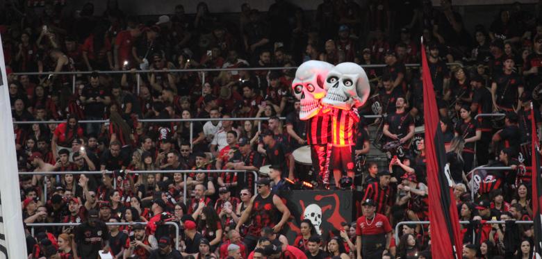 Rot Wegen Tätlichkeit – Brasilianer Fliegt Nach Drei Sekunden Vom Platz