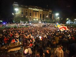 "gefälschte Wahl": Tausende Georgier Folgen Protestaufruf Der Opposition