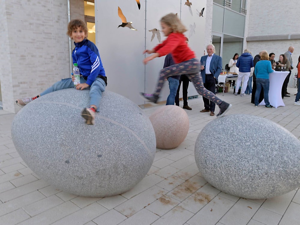 Kunst Am Bau: Wohnen Bei Den Eiern