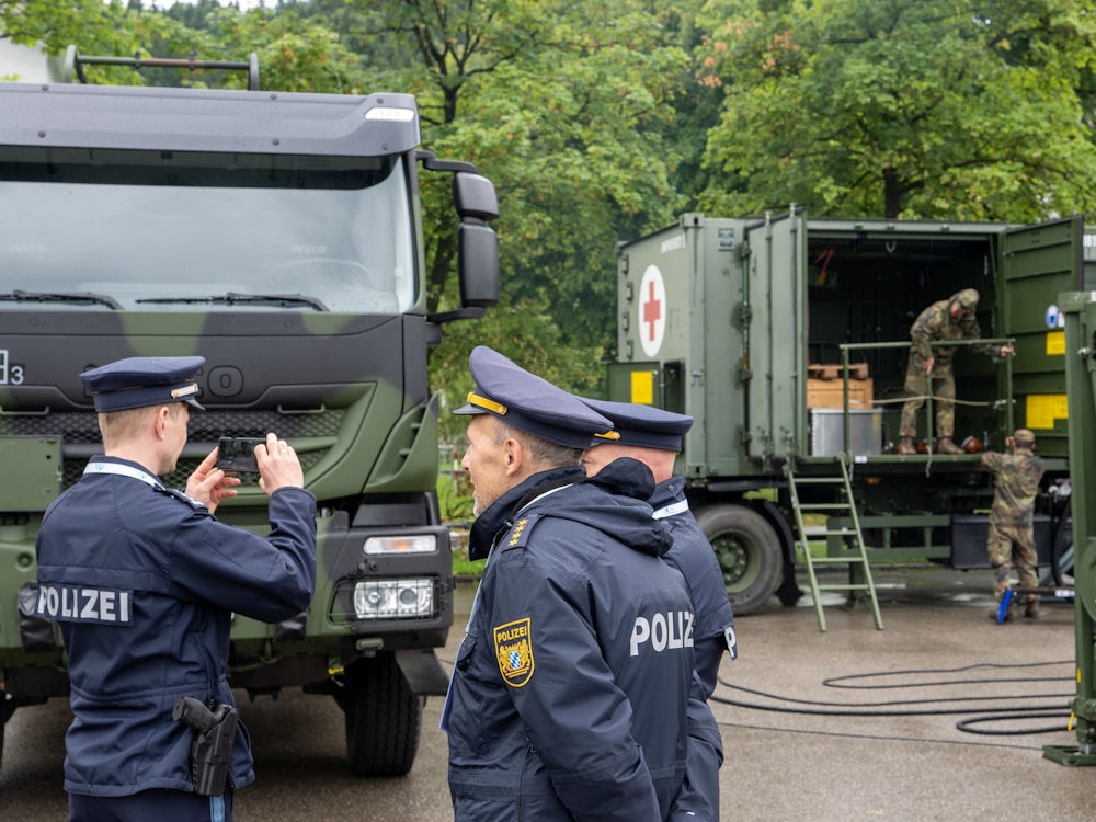 Innere Sicherheit: Anti Terror Übung Von Polizei Und Bundeswehr In Würzburg