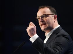 "schreckliche Demagogie": Spahn Zieht Bei Özoguz Nazi Vergleich Spd Empört