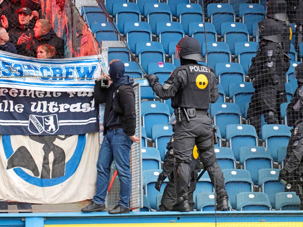 Treffen Von Innenministern, Dfb Und Dfl: Der Gipfel Für Stadionsicherheit Ist Eher Der Gipfel Für Drohgebärden