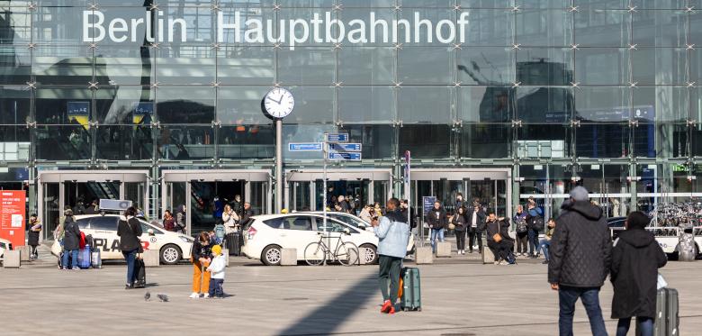 Polizei Nimmt Terrorverdächtigen Am Berliner Hauptbahnhof Fest