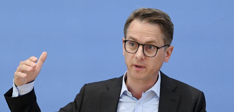 „besser, Man Redet Nicht über Neuwahlen, Sondern Macht Es Einfach“