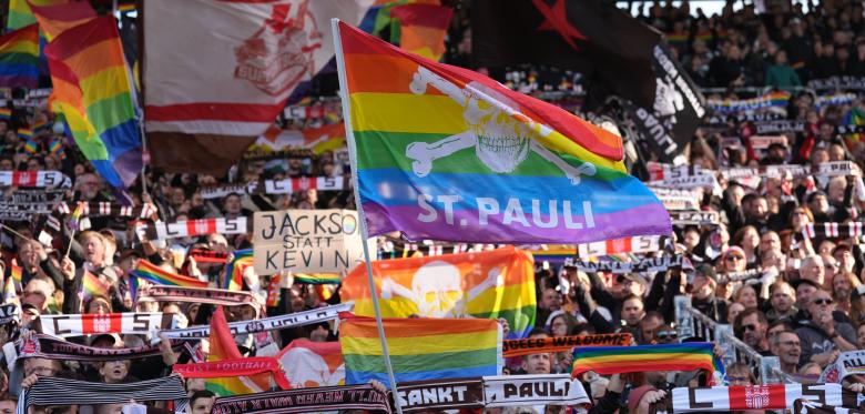 St. Pauli Fans Protestieren Gegen Wolfsburg Stürmer