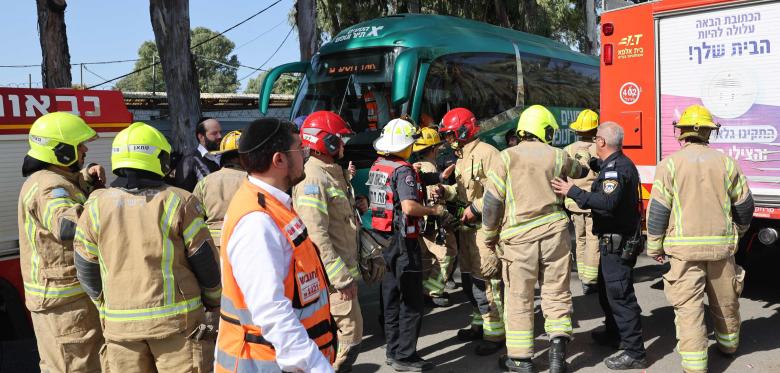 Lkw Fährt In Israel In Bushaltestelle, Dutzende Verletzte