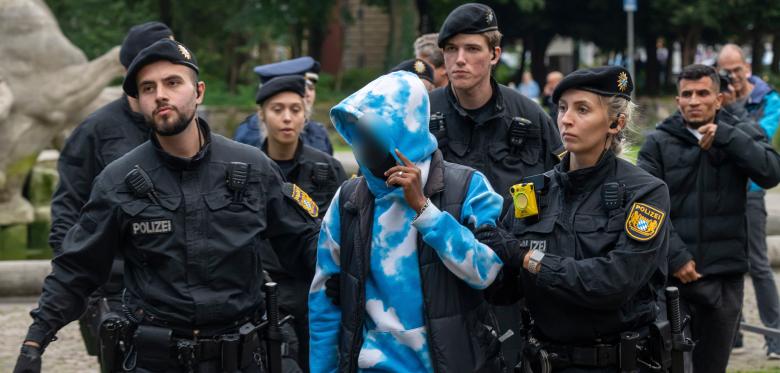 Polizei Verlängert Einsätze Im Alten Botanischen Garten