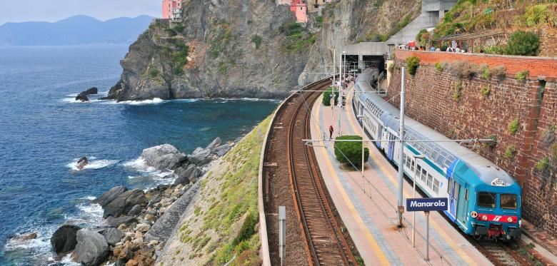 Eine Bahnreise Durch Ligurien Mit Meerblick