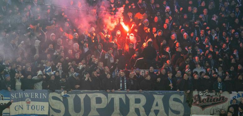 Strafbefehl Für Hansa Rostock Fan Nach Schweren Krawallen