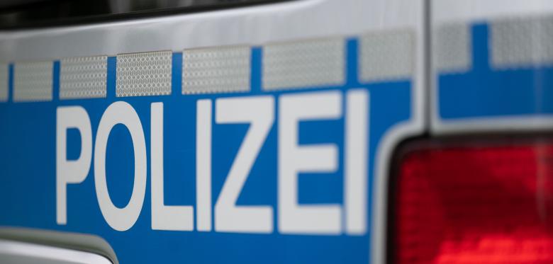 Mann Greift Ehepaar Und Polizisten Unvermittelt An