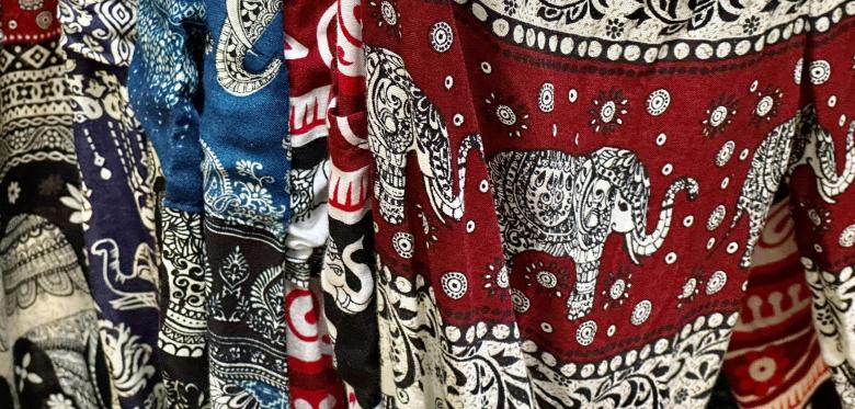 „elephant Pants“ – Touristen Uniform, „soft Power“ Oder Verrat An Der Kultur?