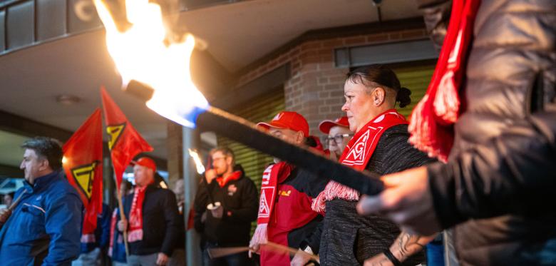 Metaller Starten Erste Warnstreiks Vor Vw Werk Osnabrück