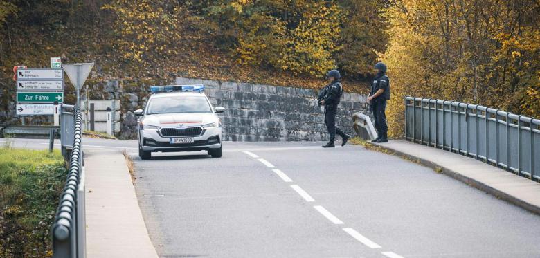 Bürgermeister Und Weiterer Mann Erschossen – Verdächtiger Ist Auf Der Flucht