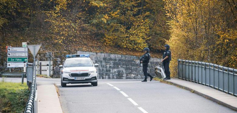 Jäger Erschießt Bürgermeister In Österreich – Verdächtiger Auf Der Flucht